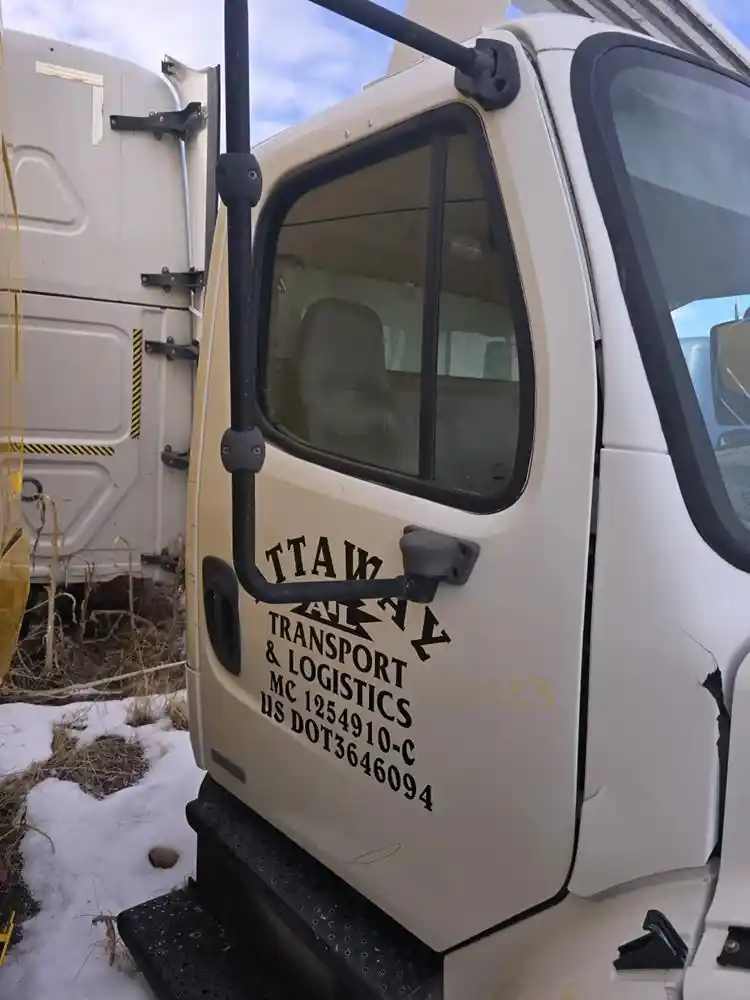 Used 2005 Freightliner M2 106 Door