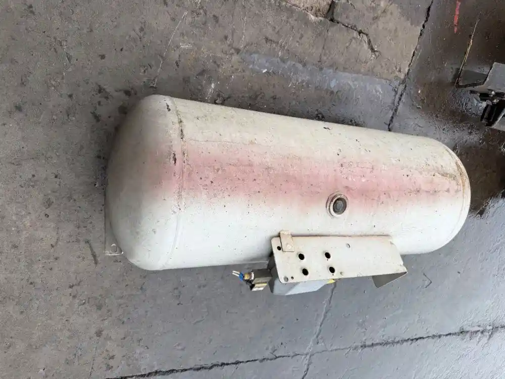 Image 2 of part Used 2005 Fuel Tank