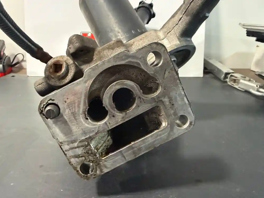 Image 4 of part Used 2005 Mack AMI-370 Engine Misc Part