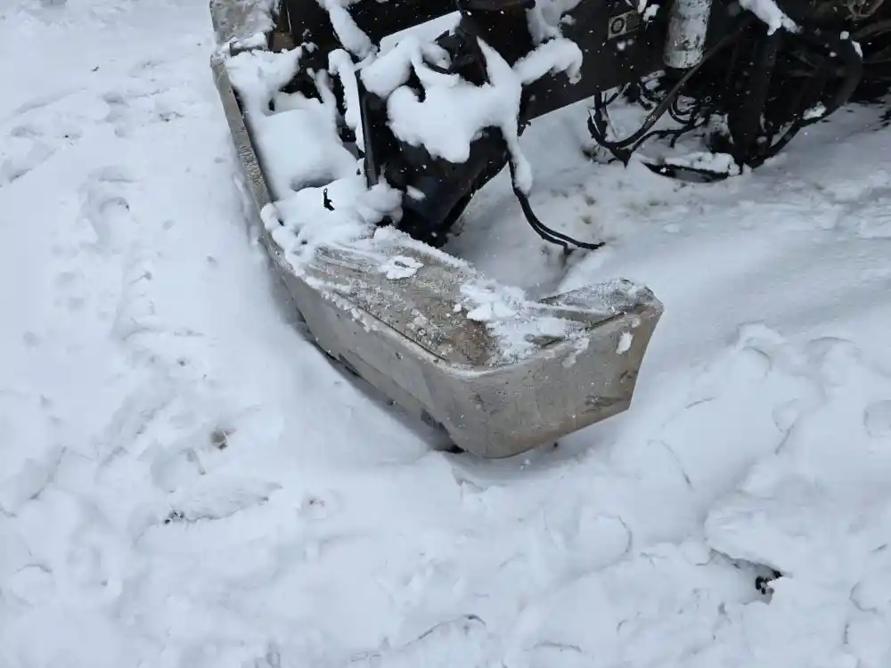 Image 3 of part Used 2005 Peterbilt 378 Bumper