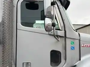 Used 2006 Freightliner Columbia 120 Door (Stock #10725-14)) Part Image