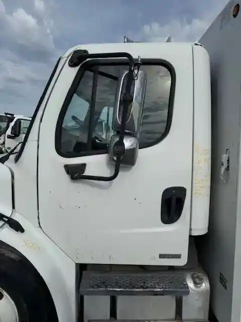 Used 2006 Freightliner M2 106 Door