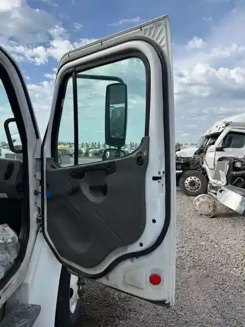 Image 2 of part Used 2006 Freightliner M2 106 Door