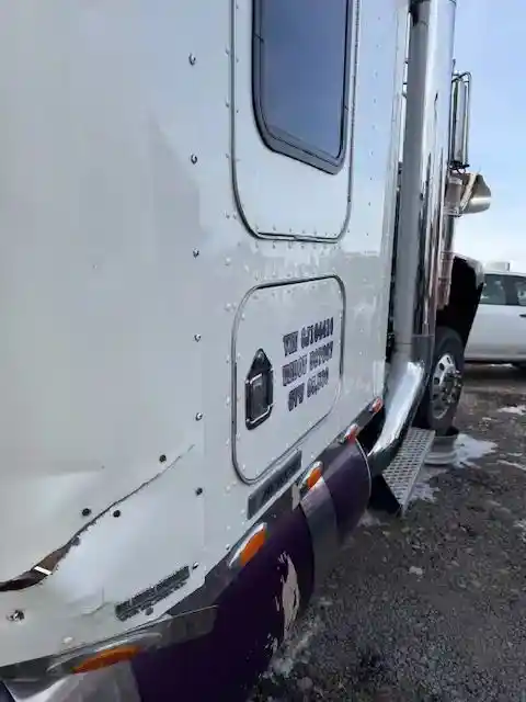 Image 3 of part Used 2006 Kenworth W900 Cab