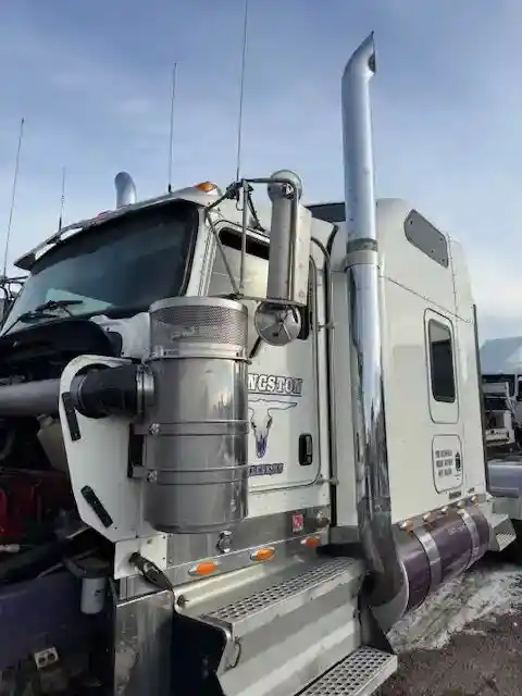 Image 6 of part Used 2006 Kenworth W900 Cab