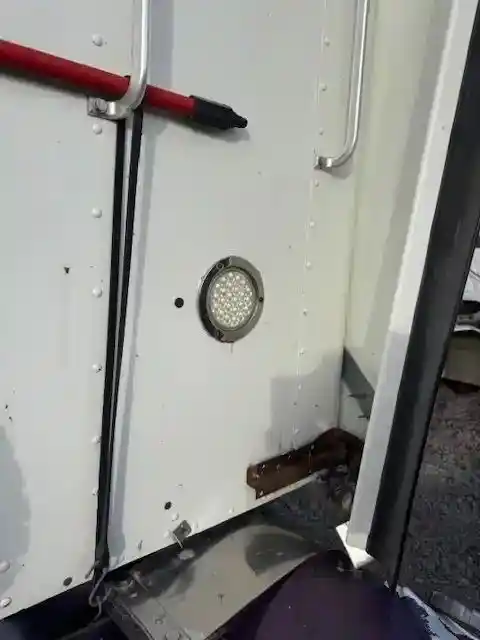 Image 4 of part Used 2006 Kenworth W900 Cab