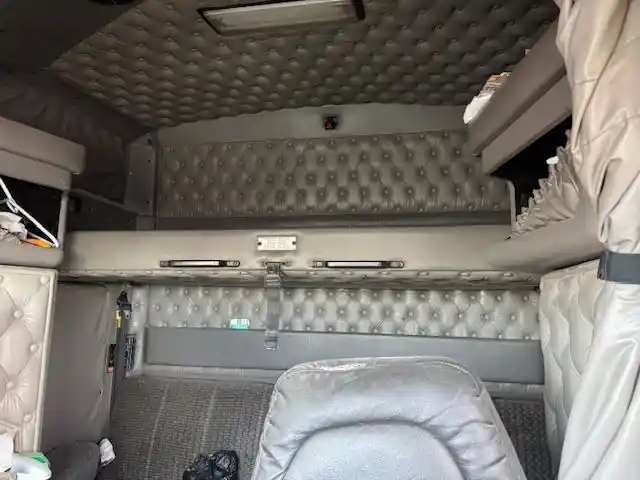 Image 9 of part Used 2006 Kenworth W900 Cab