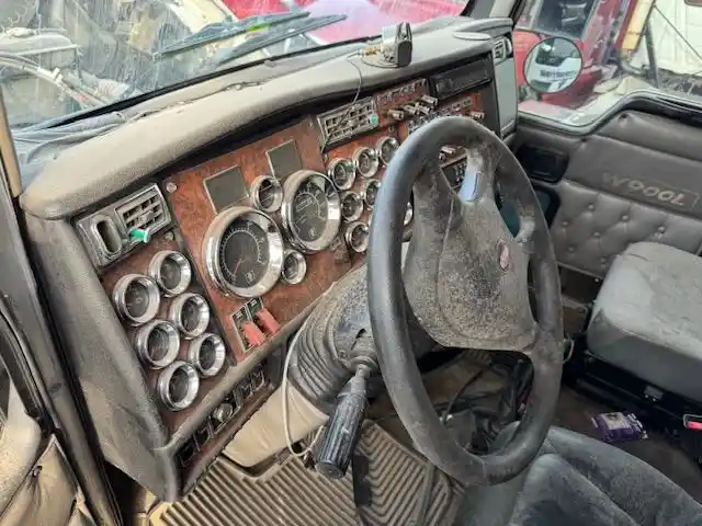 Image 10 of part Used 2006 Kenworth W900 Cab