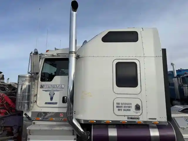 Image 5 of part Used 2006 Kenworth W900 Cab