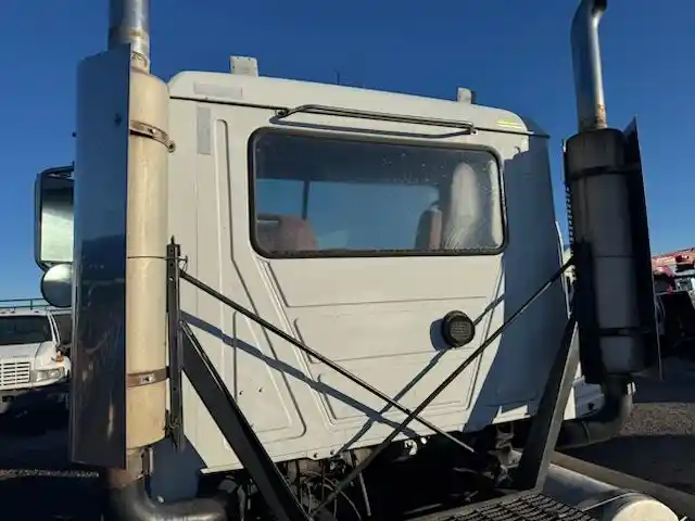 Image 6 of part Used 2006 Mack CHN613 Cab