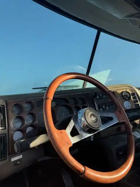 Image 5 of part Used 2006 Mack CHN613 Cab