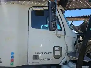 Used 2007 Freightliner Columbia 120 Door (Stock #81525-10)) Part Image
