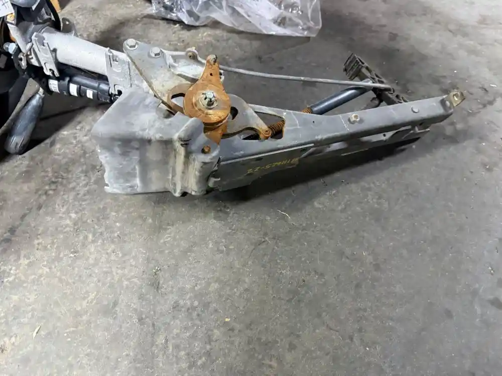 Image 5 of part Used 2007 Kenworth T800 Steering Column