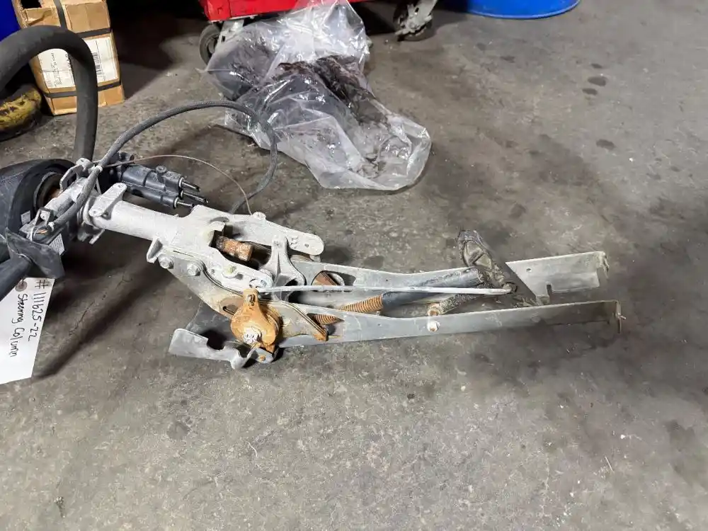 Image 3 of part Used 2007 Kenworth T800 Steering Column