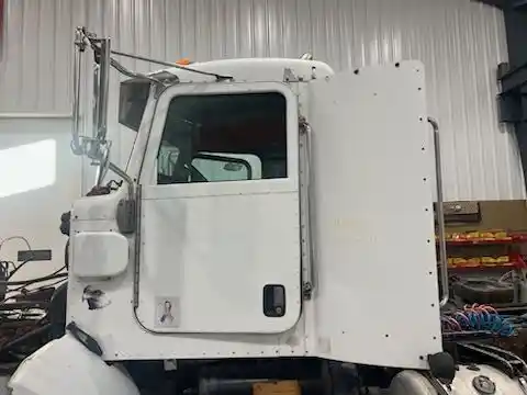 Image 2 of part Used 2007 Peterbilt 378 Cab