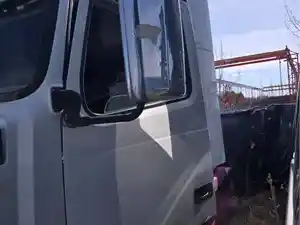 Used 2007 Volvo VNL Door (Stock #8813)) Part Image