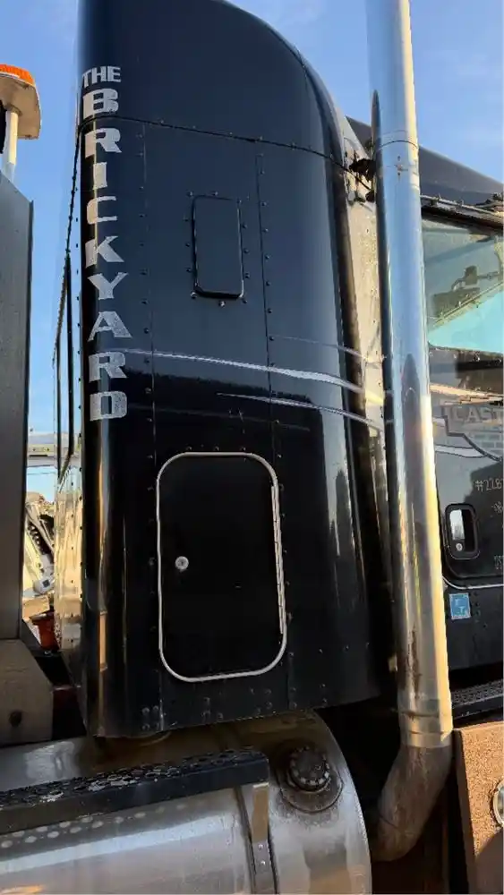 Image 4 of part Used 2009 Kenworth T800 Cab