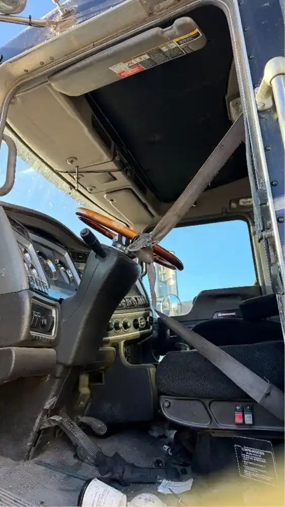 Image 8 of part Used 2009 Kenworth T800 Cab