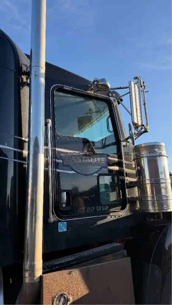 Image 3 of part Used 2009 Kenworth T800 Cab