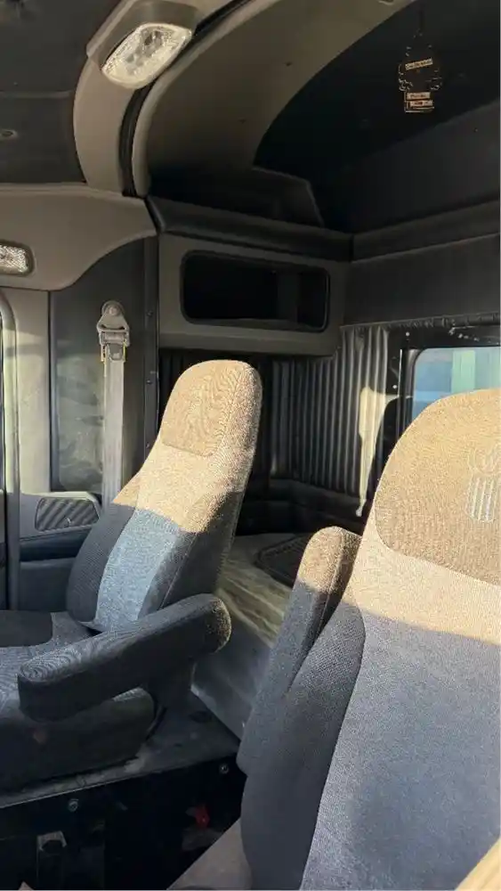 Image 11 of part Used 2009 Kenworth T800 Cab