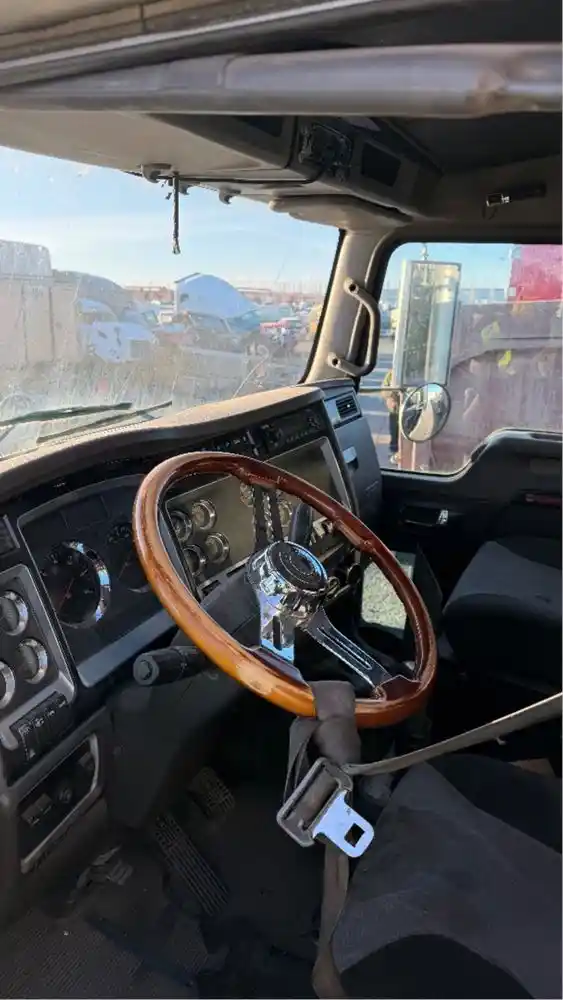 Image 9 of part Used 2009 Kenworth T800 Cab