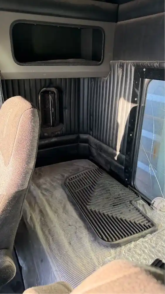 Image 13 of part Used 2009 Kenworth T800 Cab