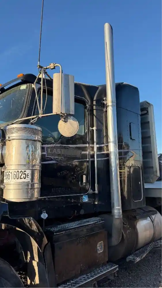 Image 5 of part Used 2009 Kenworth T800 Cab