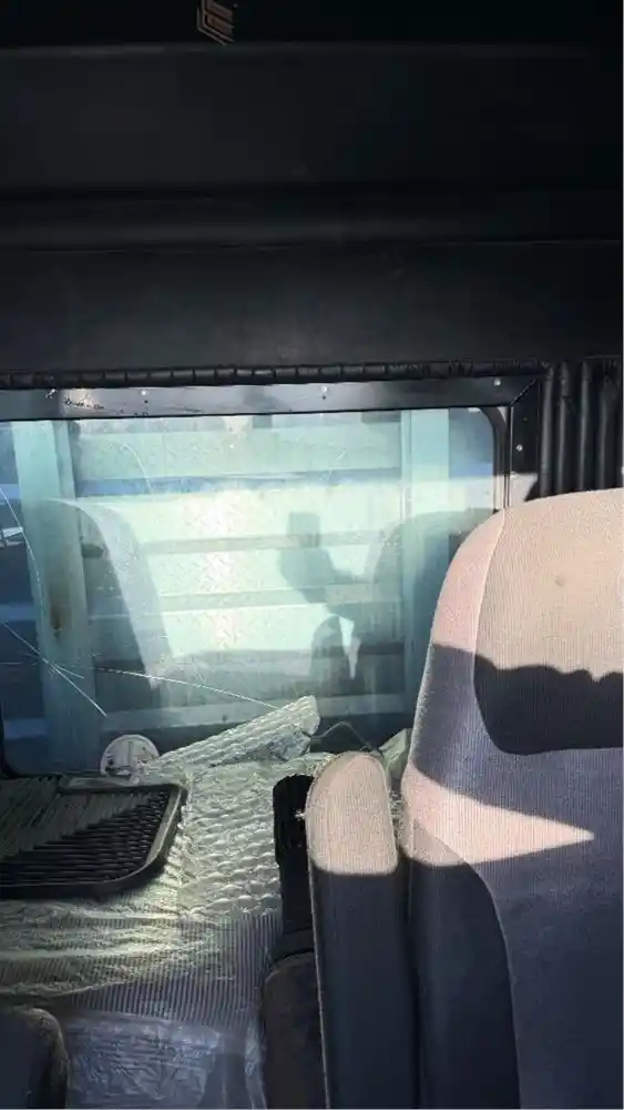 Image 12 of part Used 2009 Kenworth T800 Cab