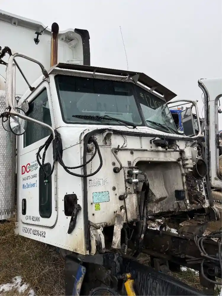 Image 6 of part Used 2009 Peterbilt 365 Cab