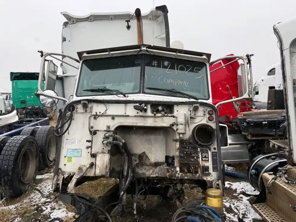 Image 11 of part Used 2009 Peterbilt 365 Cab