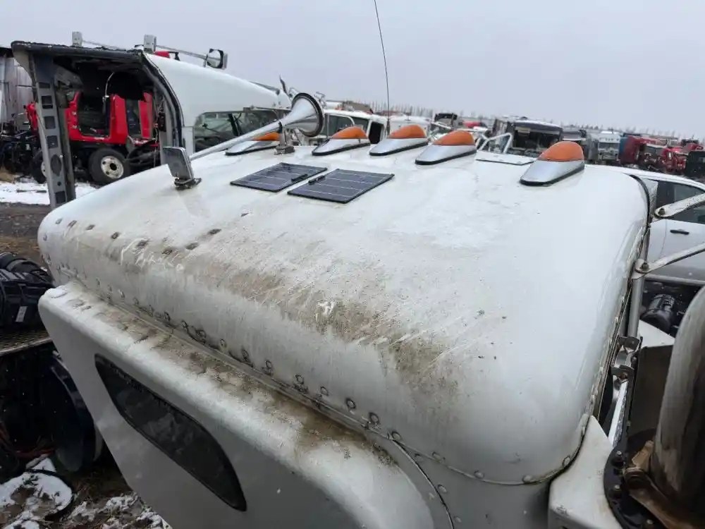 Image 3 of part Used 2009 Peterbilt 365 Cab