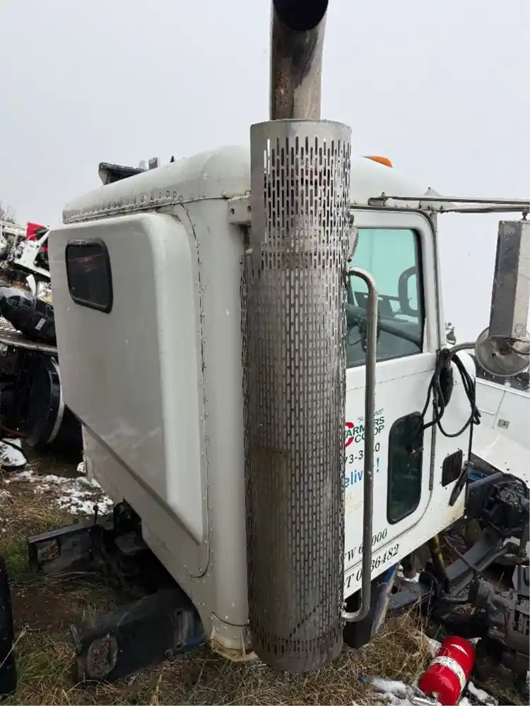 Image 4 of part Used 2009 Peterbilt 365 Cab