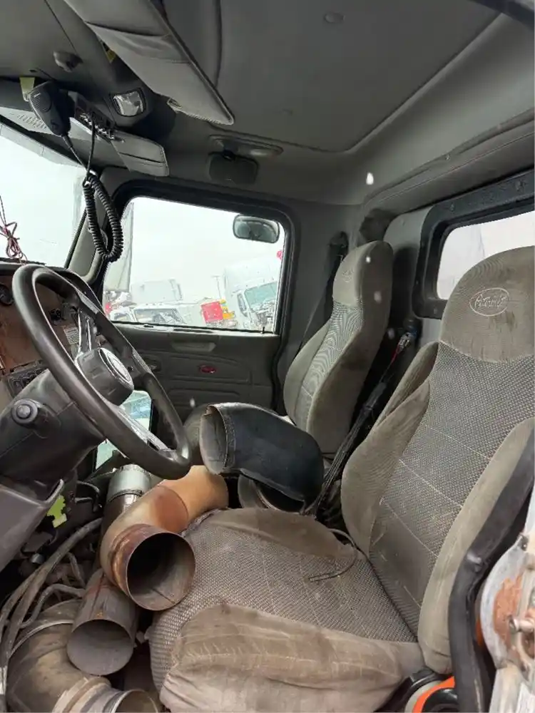 Image 7 of part Used 2009 Peterbilt 365 Cab