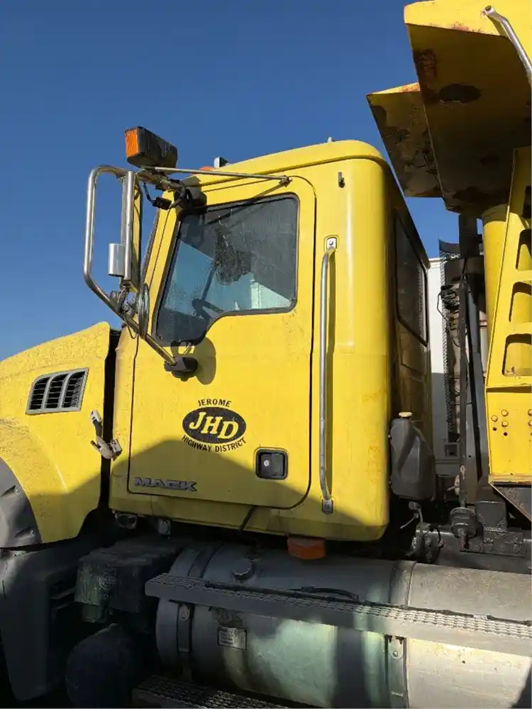 Image 2 of part Used 2010 Mack GU713 Cab
