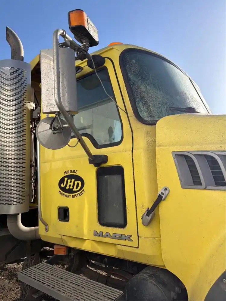 Image 3 of part Used 2010 Mack GU713 Cab