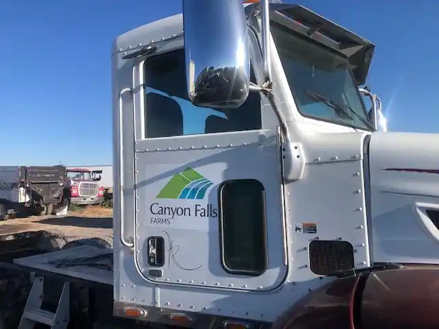 Image 2 of part Used 2012 Peterbilt 384 Cab