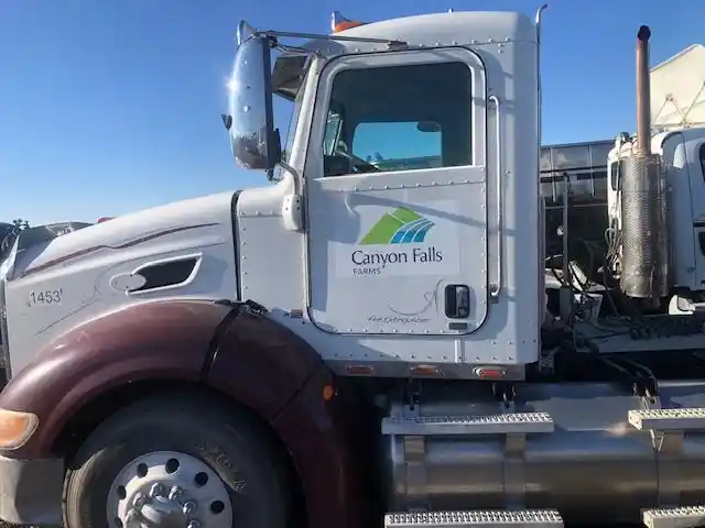 Image 4 of part Used 2012 Peterbilt 384 Cab