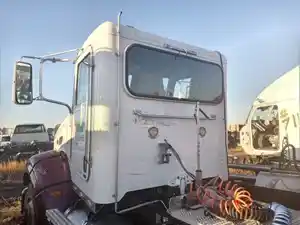 Used 2012 Peterbilt 384 Cab (Stock #82523-11)) Part Image