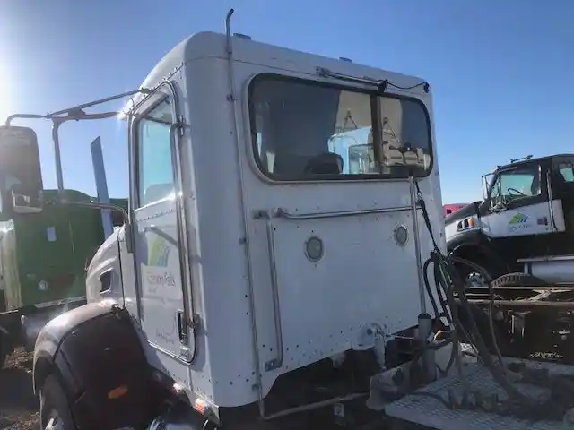 Image 3 of part Used 2012 Peterbilt 384 Cab