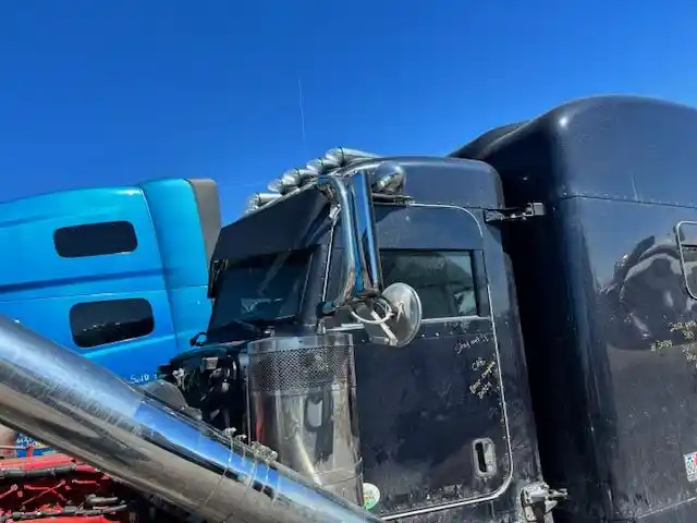 Image 3 of part Used 2012 Peterbilt 389 Cab