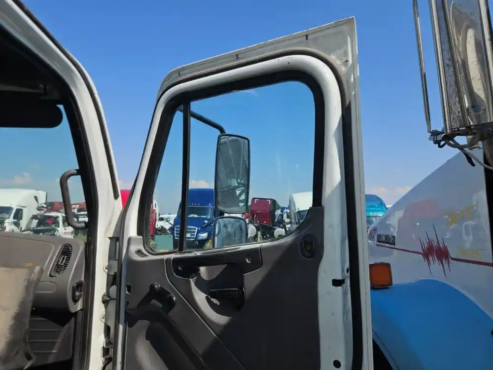 Image 3 of part Used 2013 Freightliner M2 106 Door