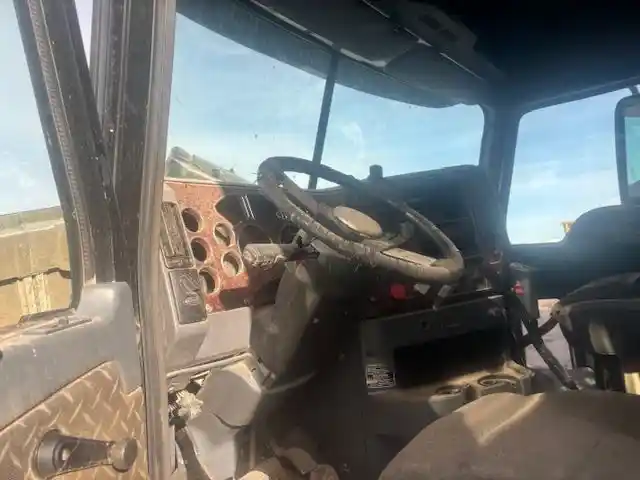 Image 2 of part Used 2013 Mack CHU613 Cab