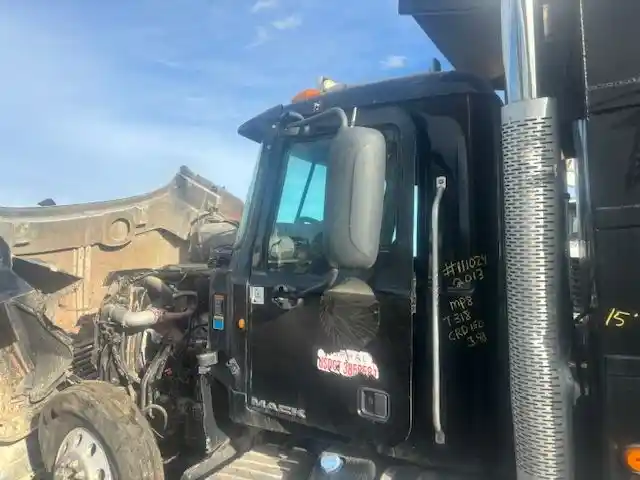 Image 4 of part Used 2013 Mack CHU613 Cab