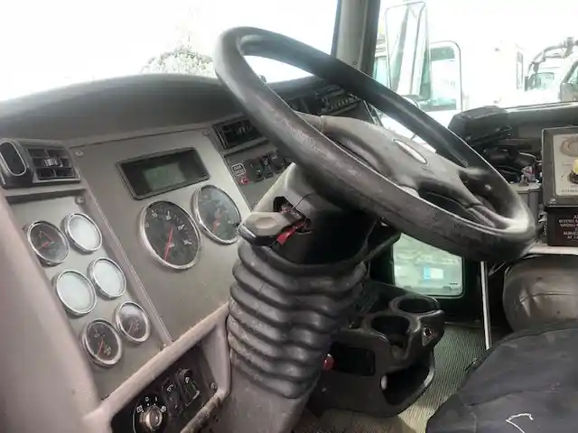 Image 2 of part Used 2014 Kenworth T370 Cab