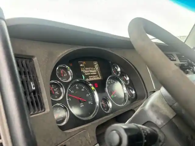 Image 2 of part Used 2014 Kenworth T680 Cab