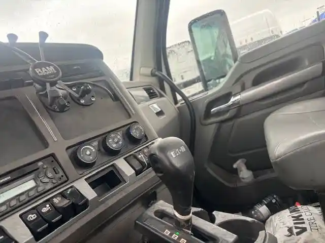 Image 3 of part Used 2014 Kenworth T680 Cab
