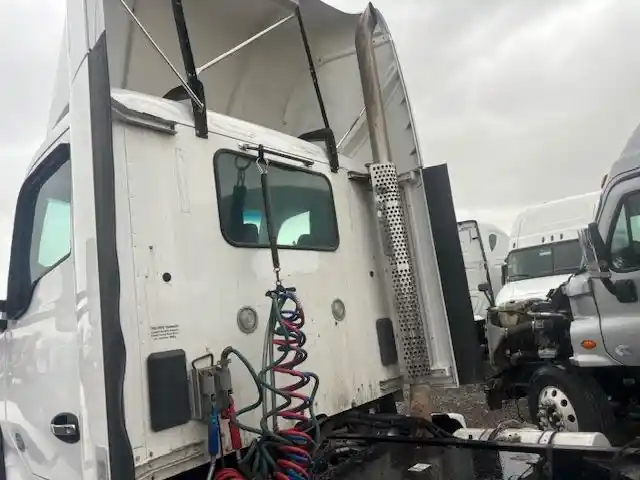 Image 6 of part Used 2014 Kenworth T680 Cab