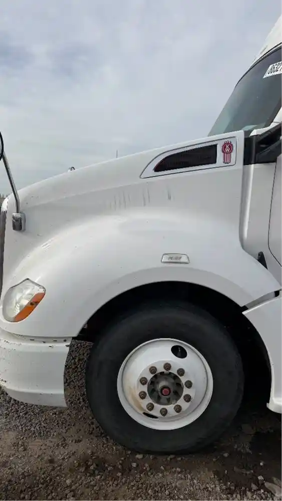 Image 6 of part Used 2014 Kenworth T680 Hood