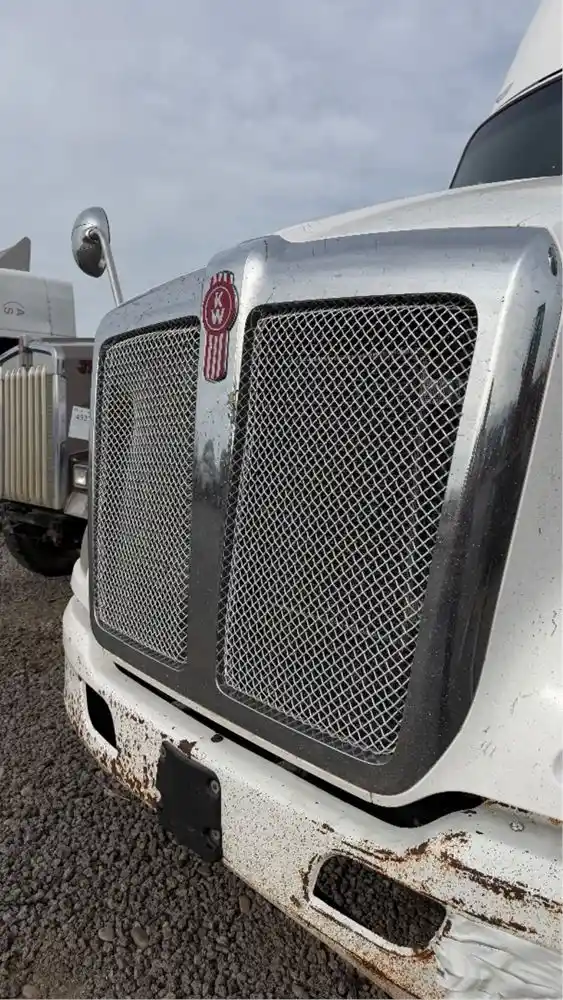 Image 5 of part Used 2014 Kenworth T680 Hood