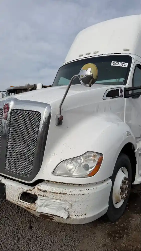 Image 3 of part Used 2014 Kenworth T680 Hood